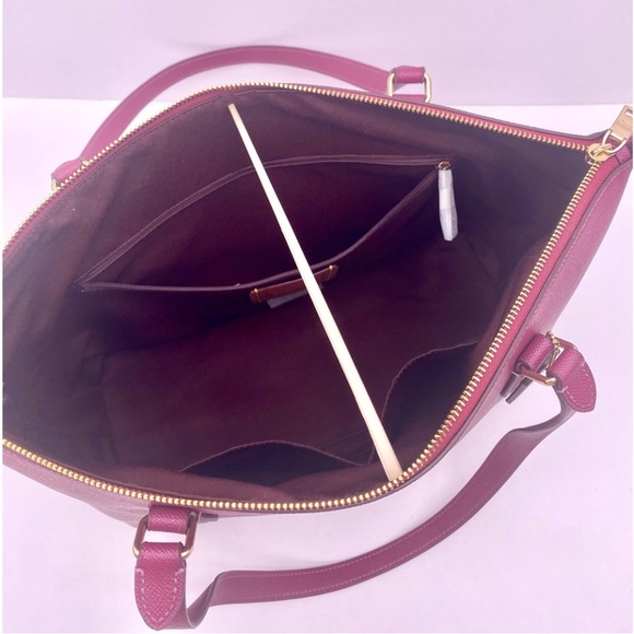 Coach Gallery Tote Bag
Shoulder Bag - Picture 13 of 16